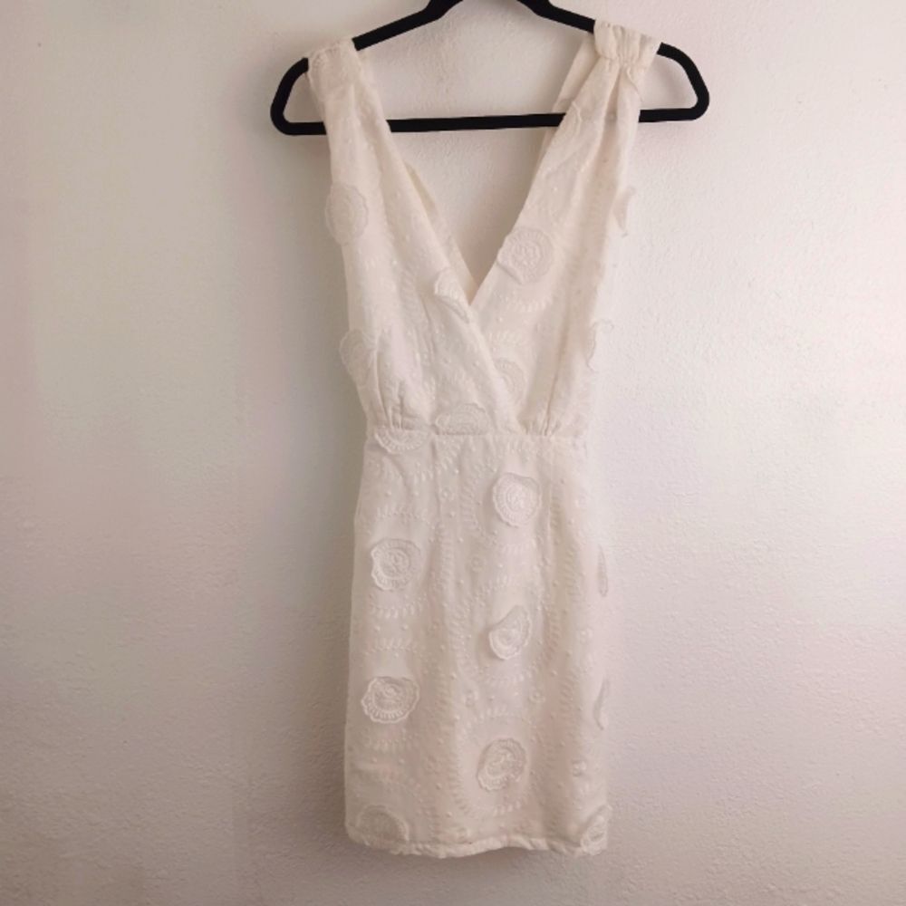 Sheri Bodell white sleeveless dress size M